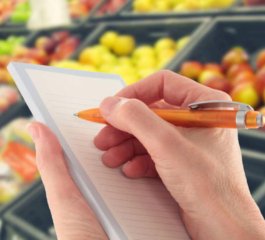 How to Save Money on Groceries After 50: Smart Tips with Seasonal Fruits and Mo