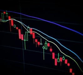 Floodwaters Rush Into Luxury Florida Hotel Lobby as Hurricane Melissa Lashes the Caribbean