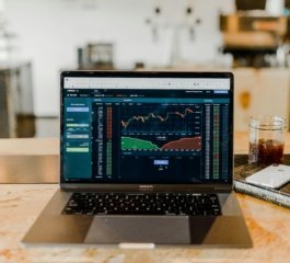 White House Faces Scrutiny After UAE Royal Buys Nearly Half of Trump Crypto Venture