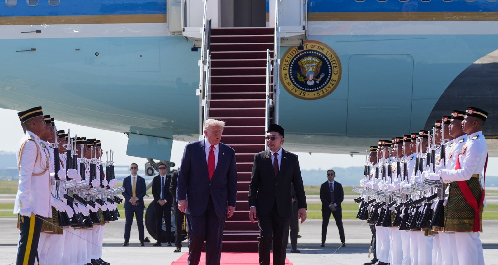 Trump Begins Asia Trip Focused on Securing Trade Pact With Xi Jinping - Imagem do artigo original