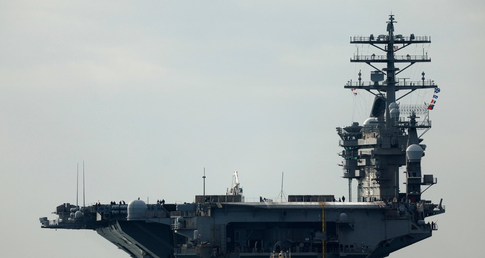 Navy Helicopter and Fighter Jet Crash Separately in South China Sea; Crews Rescued - Imagem do artigo original