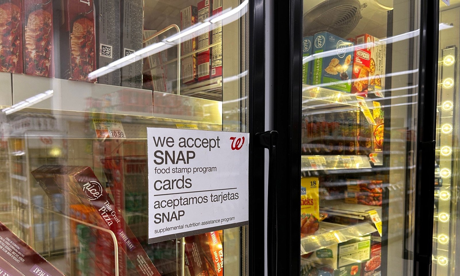 SNAP Payments and Air Traffic Paychecks at Risk as Shutdown Extends Into Fourth Week - Imagem do artigo original