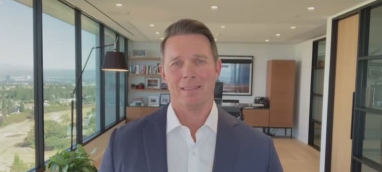 Chipotle Shares Slide 19% After Lower Sales Guidance Spurs Fresh Wall Street Downgrades - Imagem do artigo original