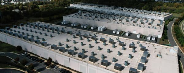 Apple Tops Estimates on Robust iPhone Demand and Record-High Services Revenue - Imagem do artigo original