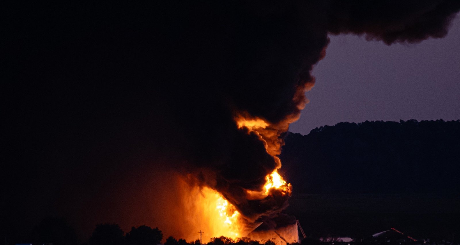 Seven Dead After UPS Cargo Plane Crashes on Departure From Louisville Airport - Imagem do artigo original
