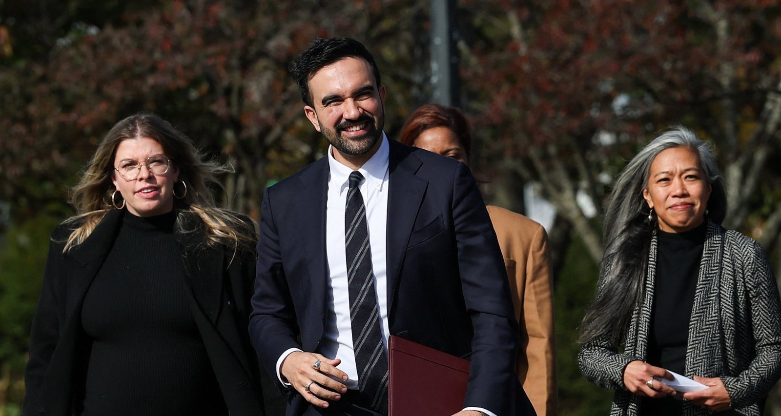 Democratic Wins in Virginia, New Jersey and New York Outline a Potential Midterm Strategy - Imagem do artigo original