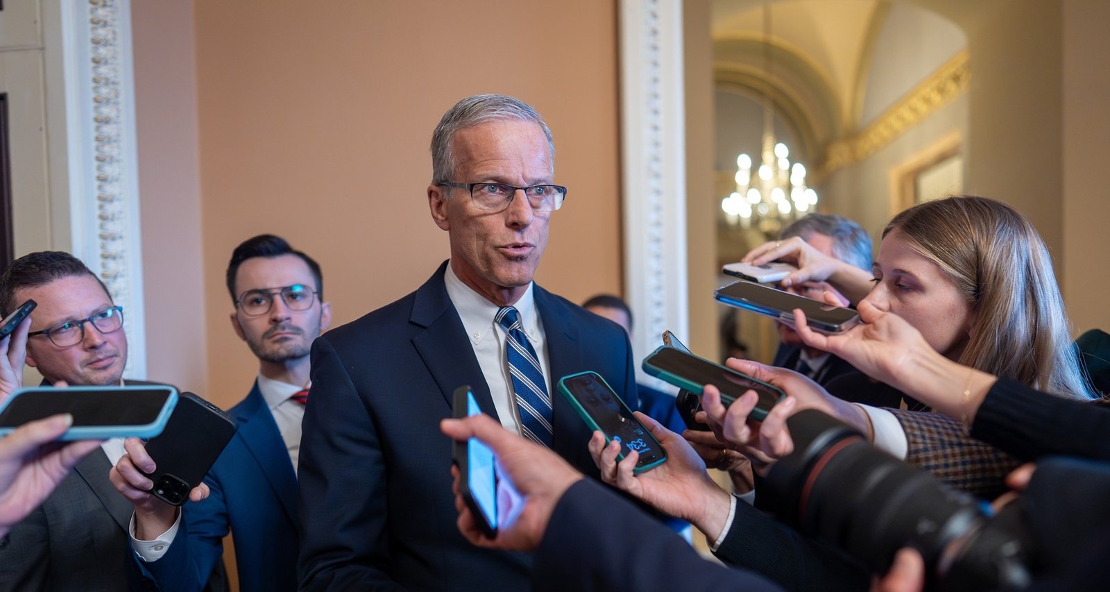 Senate Poised for Crucial Test Vote to Break 40-Day Government Shutdown - Imagem do artigo original