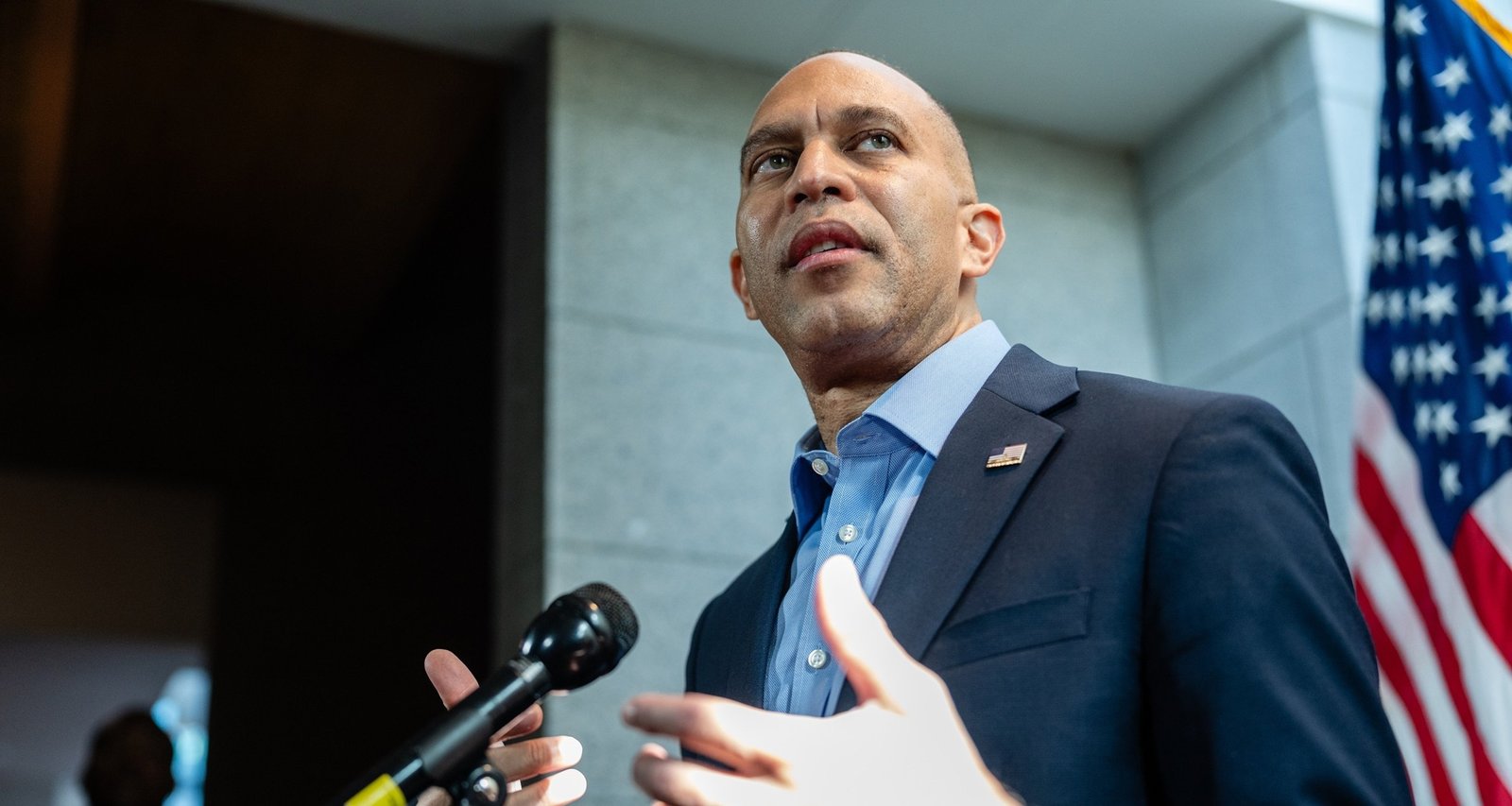 Senate Schedules Monday Evening Vote on Funding Measure as Shutdown Extends to Day 41 - Imagem do artigo original