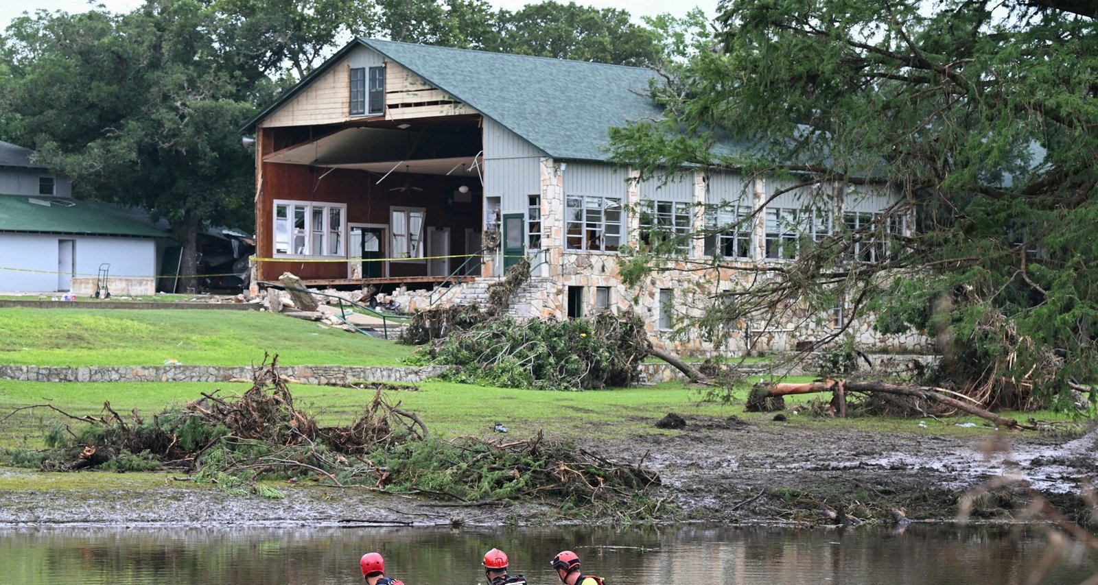 Families of Camp Mystic Victims Sue Camp Owners Over Deadly Texas Flash Flood - Imagem do artigo original