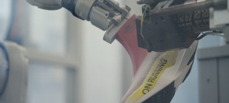 On lifts annual sales outlook for third straight quarter, shares rally 20% - Imagem do artigo original