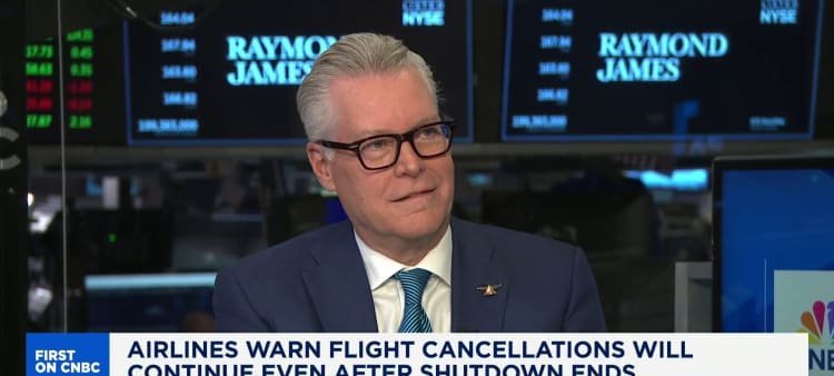 U.S. Flight Cancellations Fall as House Prepares Vote to End Record Government Shutdown - Imagem do artigo original