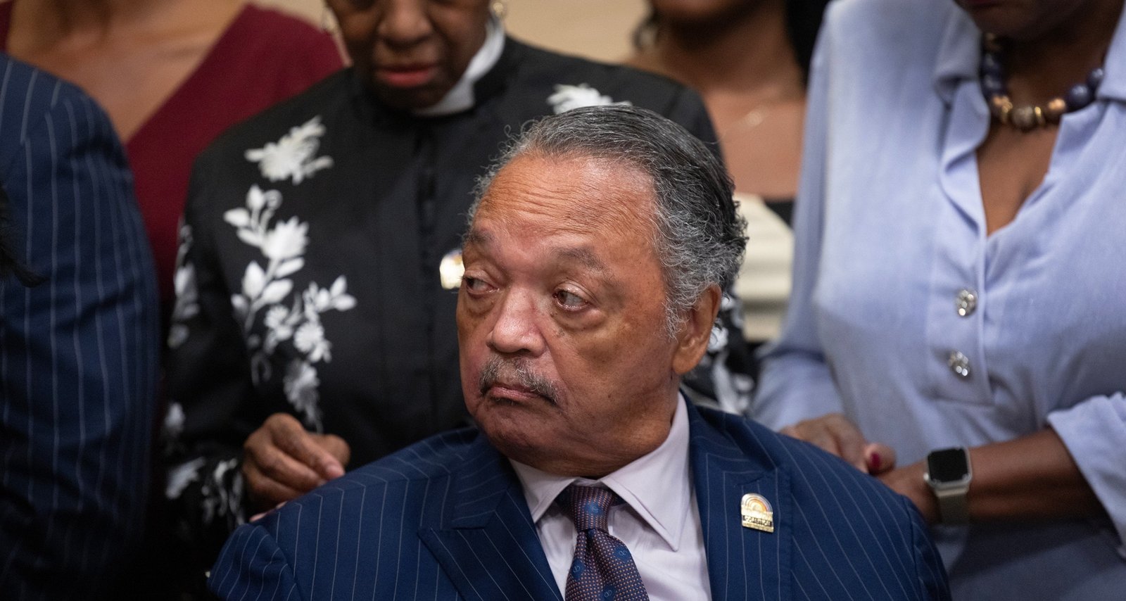 Rev. Jesse Jackson Admitted to Hospital for Ongoing Neurological Treatment - Imagem do artigo original