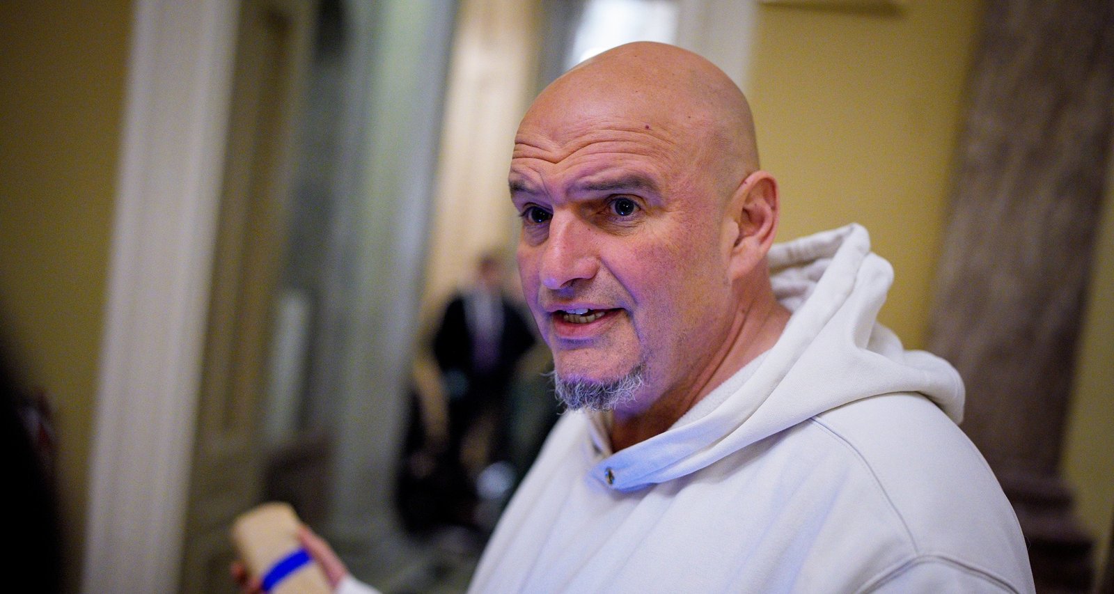 Senator John Fetterman Under Observation After Early-Morning Fall in Pennsylvania - Imagem do artigo original