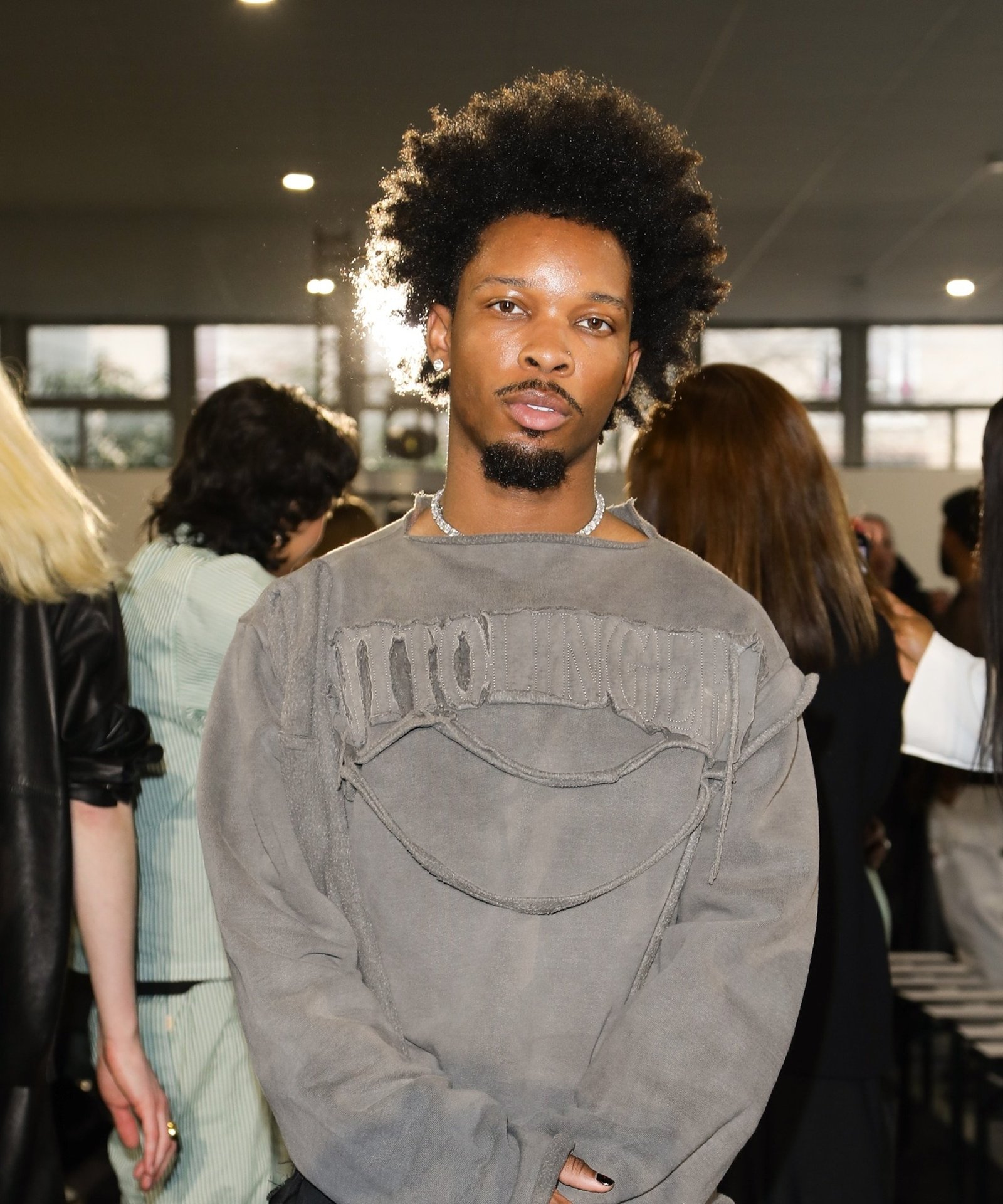 Singer D4vd Named Suspect After Body of Missing 15-Year-Old Found in Trunk of His Tesla - Imagem do artigo original