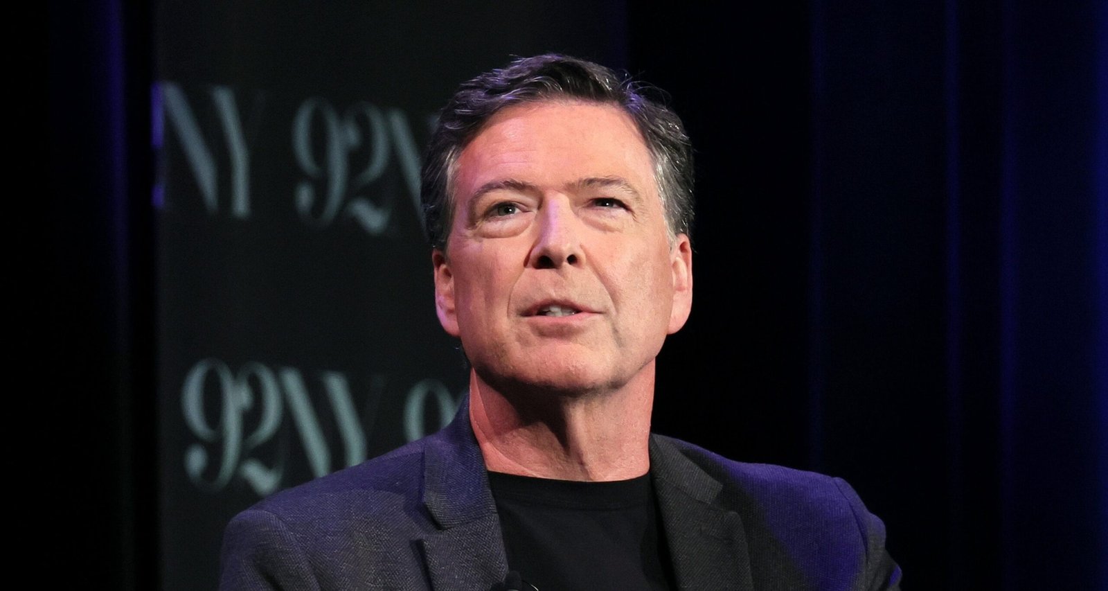 Judge Presses Prosecutors on Handling of Comey Indictment and Possible Presidential Pressure - Imagem do artigo original