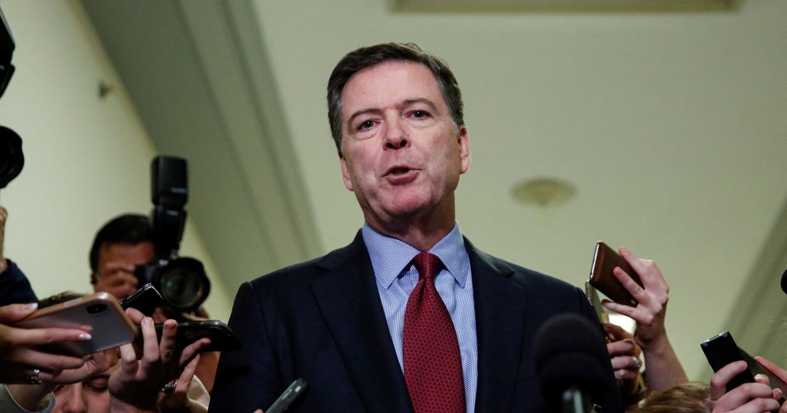 Justice Department Retracts Statement, Says Full Grand Jury Approved Comey Indictment - Imagem do artigo original