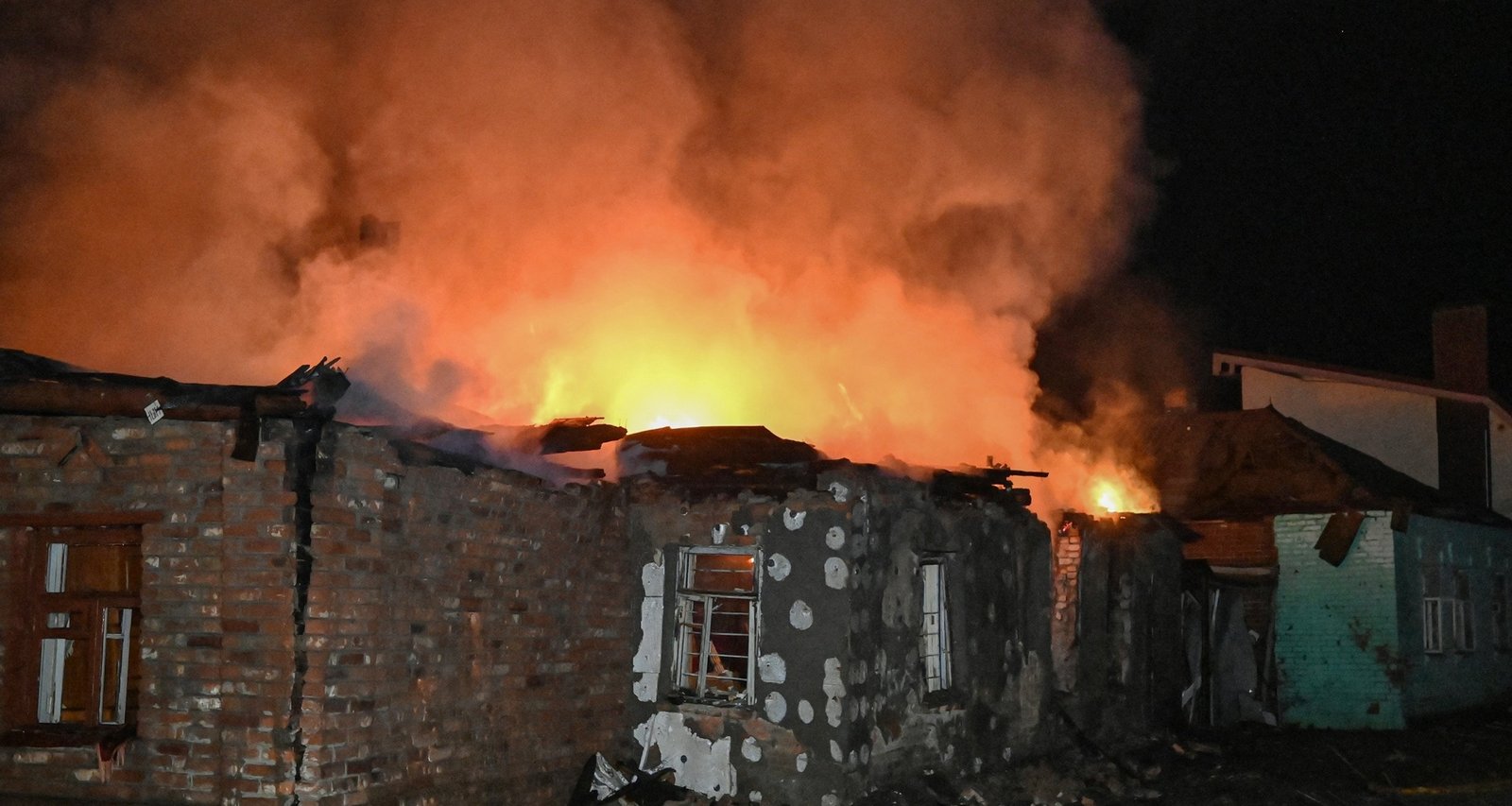 Deadly Drone Assault Hits Kharkiv as Geneva Talks Seek Path to Ukraine Peace - Imagem do artigo original