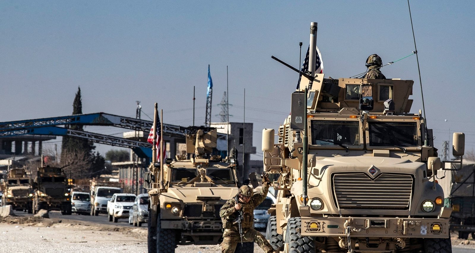 Two U.S. Troops and Civilian Interpreter Killed in Syrian Ambush Attributed to ISIS Gunman - Imagem do artigo original