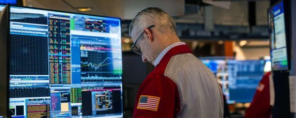 Elevated Price Tags Put Broadcom and Costco Under Investor Scrutiny - Imagem do artigo original