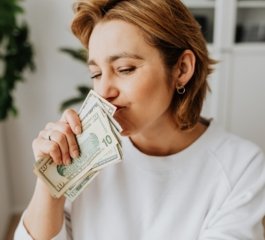 Gold Prices Reach New Peak as Tariff Dispute Over Greenland Shakes Asia-Pacific Markets