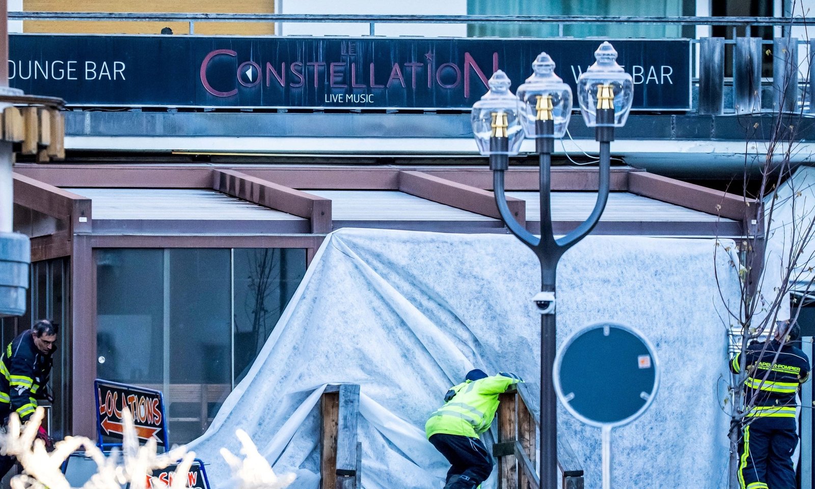 Dozens Feared Dead After Early-Morning Fire Sweeps Through Swiss Alpine Bar on New Year’s Day - Imagem do artigo original