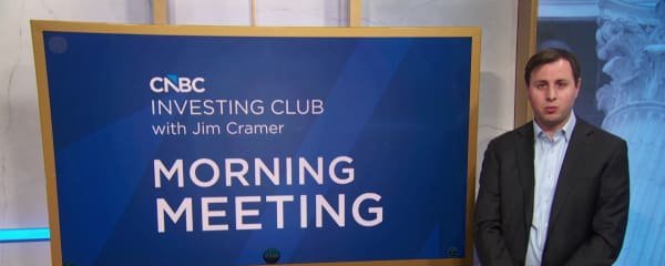 Semiconductor and Infrastructure Shares Lift Nasdaq in Year-Opening Trade as Apple Lags - Imagem do artigo original