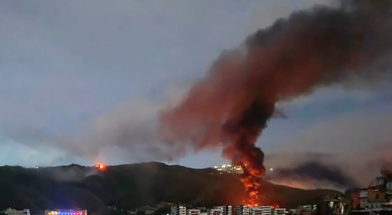 U.S. Raid in Caracas Removes Maduro; Trump Promises More Details at Mar-a-Lago Briefing - Imagem do artigo original