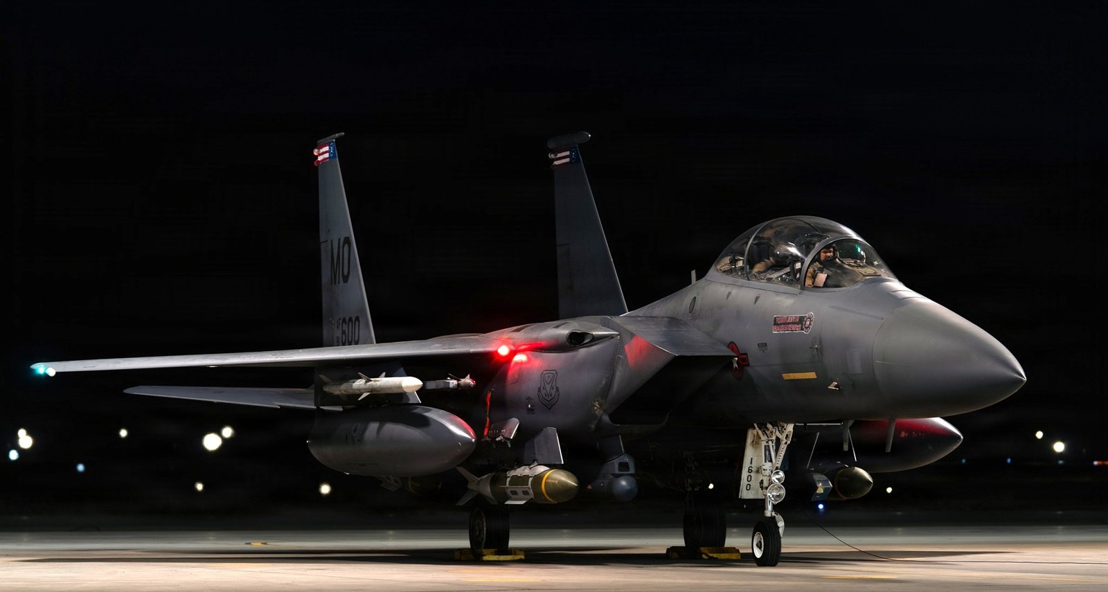 U.S. Conducts New Wave of Airstrikes Against ISIS Targets Across Syria - Imagem do artigo original