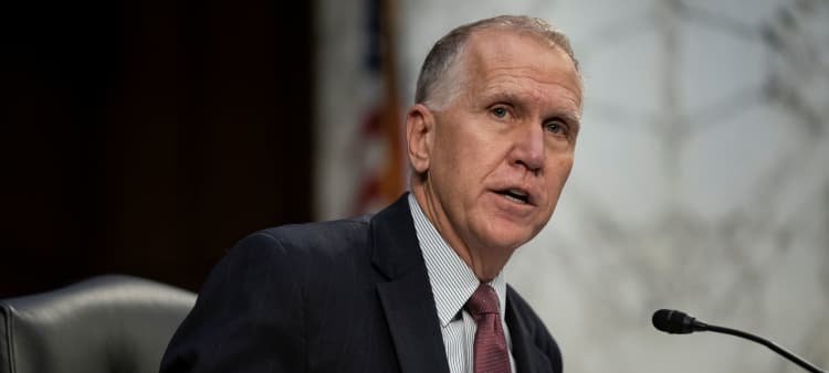 GOP Senator Threatens Hold on All Federal Reserve Nominations After Justice Department Probe of Powell - Imagem do artigo original