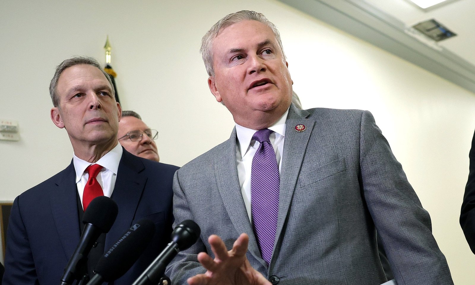 House Oversight Committee Moves Toward Contempt Citations for Bill and Hillary Clinton - Imagem do artigo original