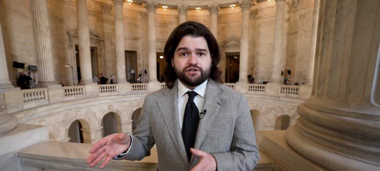 Senate Clears Spending Package, Yet Partial U.S. Government Shutdown Begins at Midnight - Imagem do artigo original