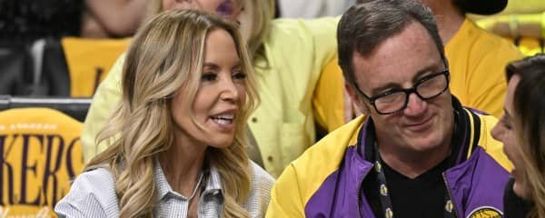 Seattle Seahawks Open Formal Sale Process Following Super Bowl 60 Victory - Imagem do artigo original