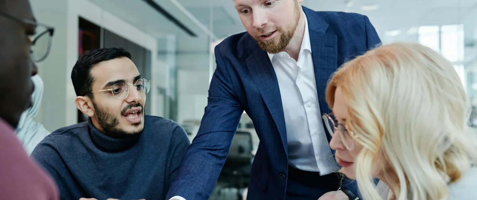 Leadership Success Hinges on Context and Self-Awareness, Not Fixed Personality Traits - Imagem do artigo